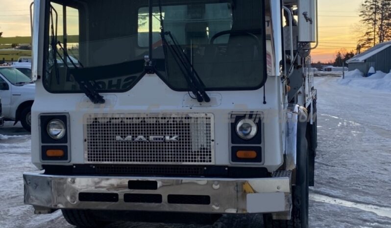 2005 37Z ALLIANCE ON A MACK full