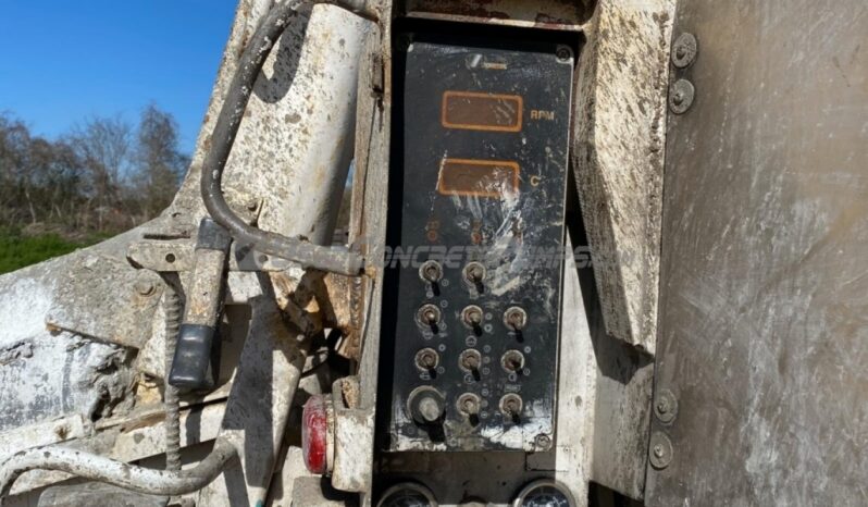 2004 39X SCHWING ON A 2005 MACK full
